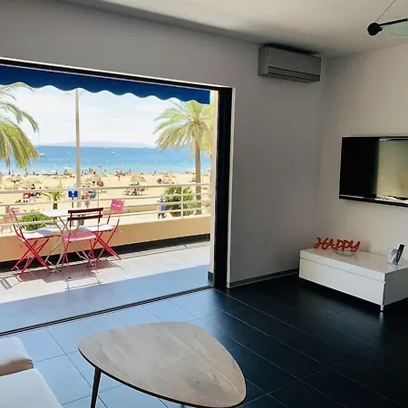 Appartement T2 Front De 2pers 1 Minute De La Plaget2 De 44 M2 Terrasse 16m2 , Vue Panoramique Et En Face De La Cet Refait A Neuf Beneficie D'un Confort Et D Un Equipement Optima Cet Est Ideal Pour 2 Personnes Avec Sa Ch Le Lavandou