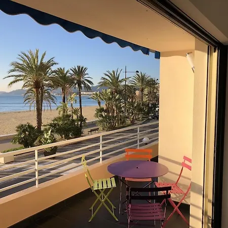 T2 Panoramic Seaview: Beachfront Comfort For Two Le Lavandou