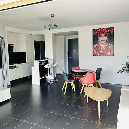 Apartment T2 Panoramic Seaview: Beachfront Comfort For Two