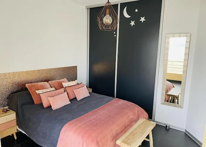 T2 Front De 2pers 1 Minute De La Plaget2 De 44 M2 Terrasse 16m2 , Vue Panoramique Et En Face De La Cet Refait à Neuf Bénéficie D'un Confort Et D Un équipement Optima Cet Est Idéal Pour 2 Personnes Avec Sa Ch *